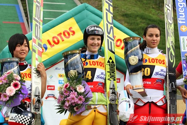 183 Sara Takanashi, Coline Mattel, Maja Vtic